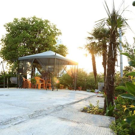 Rainbow Rooms Apart Hotel Makhinjauri Exterior photo