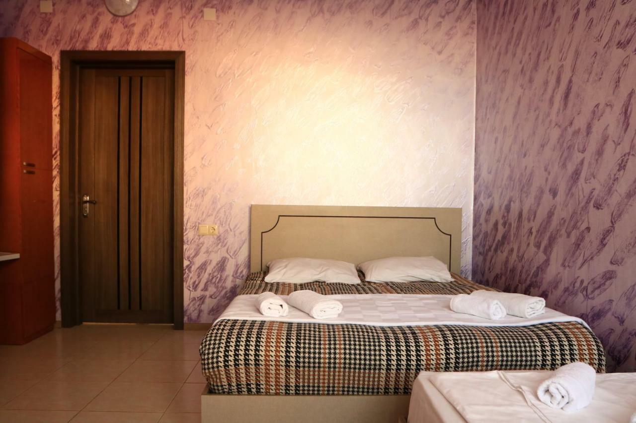 Rainbow Rooms Apart Hotel Makhinjauri Exterior photo