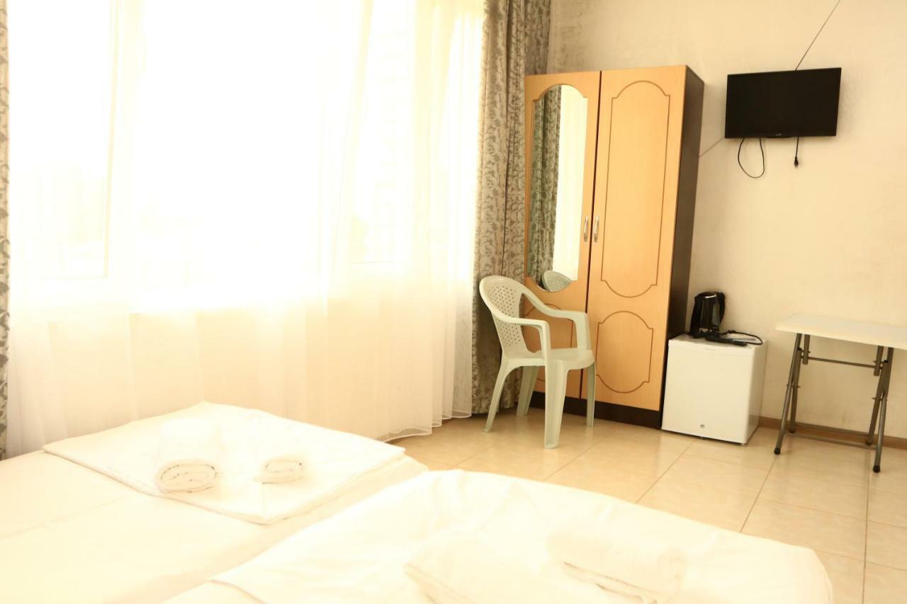Rainbow Rooms Apart Hotel Makhinjauri Exterior photo
